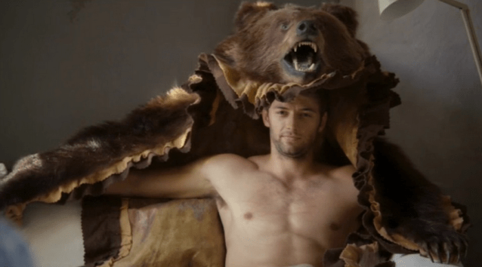 Reowwww! Offspring's newest heart throb.. Dr Lawrence played by Ido Drent