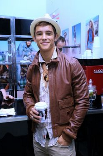 Brenton Thwaites 